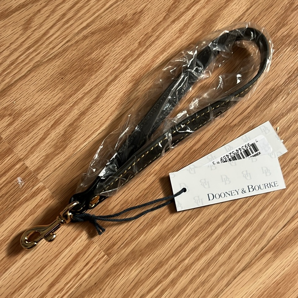 Limited. New Leather Wristlet (Blk) D & B